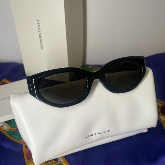 Gentle Monster Statement Black Sunglasses Gold Detail Trendy main image 3